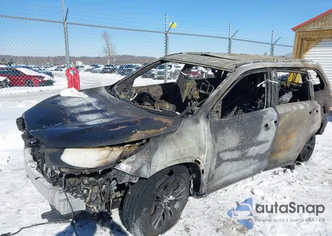 2016 Toyota Highlander Xle V6 z USA, uszkodzony, nr VIN 5TDJKRFH8GS232336